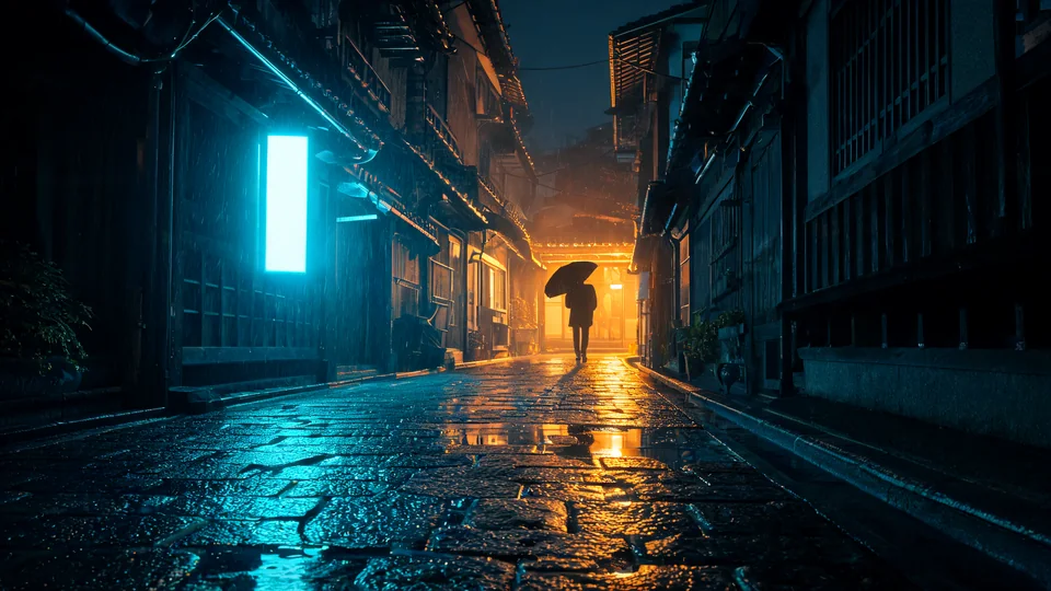 Seedream 5 Liteの生成例：雨の路地に映る青緑と琥珀色の光、傘を差した人物のシルエット